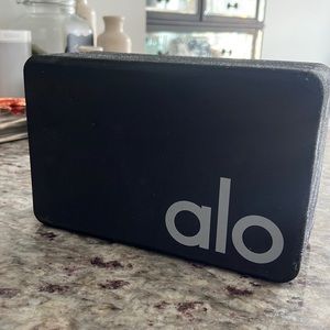 Alo black yoga block